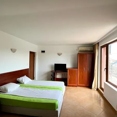 теодора Carewo