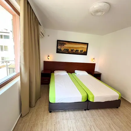 ゲストハウス теодора 2*