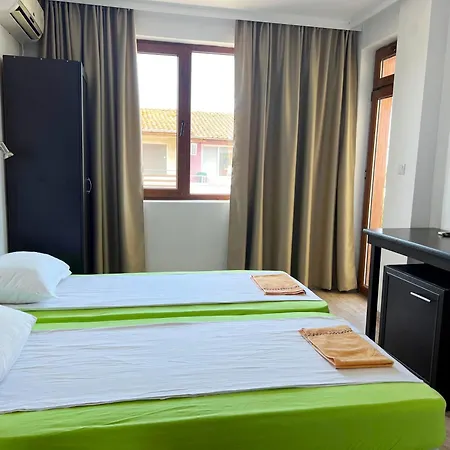 теодора 2* Carewo