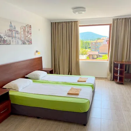 теодора Carewo