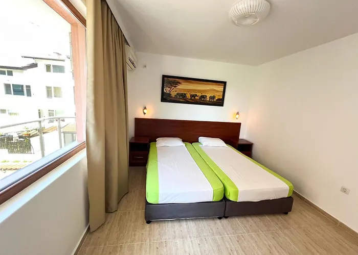 ゲストハウス теодора 2*